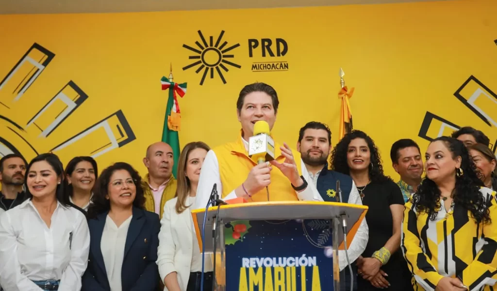 Las y los integrantes de la Dirección Estatal Ejecutiva (DEE) del Partido de la Revolución Democrática (PRD), recibieron este día al Presidente Municipal de Morelia, Alfonso Martínez Alcázar, a quien le mostraron su respaldo en la intención de la reelección municipal para el proceso electoral 2024.